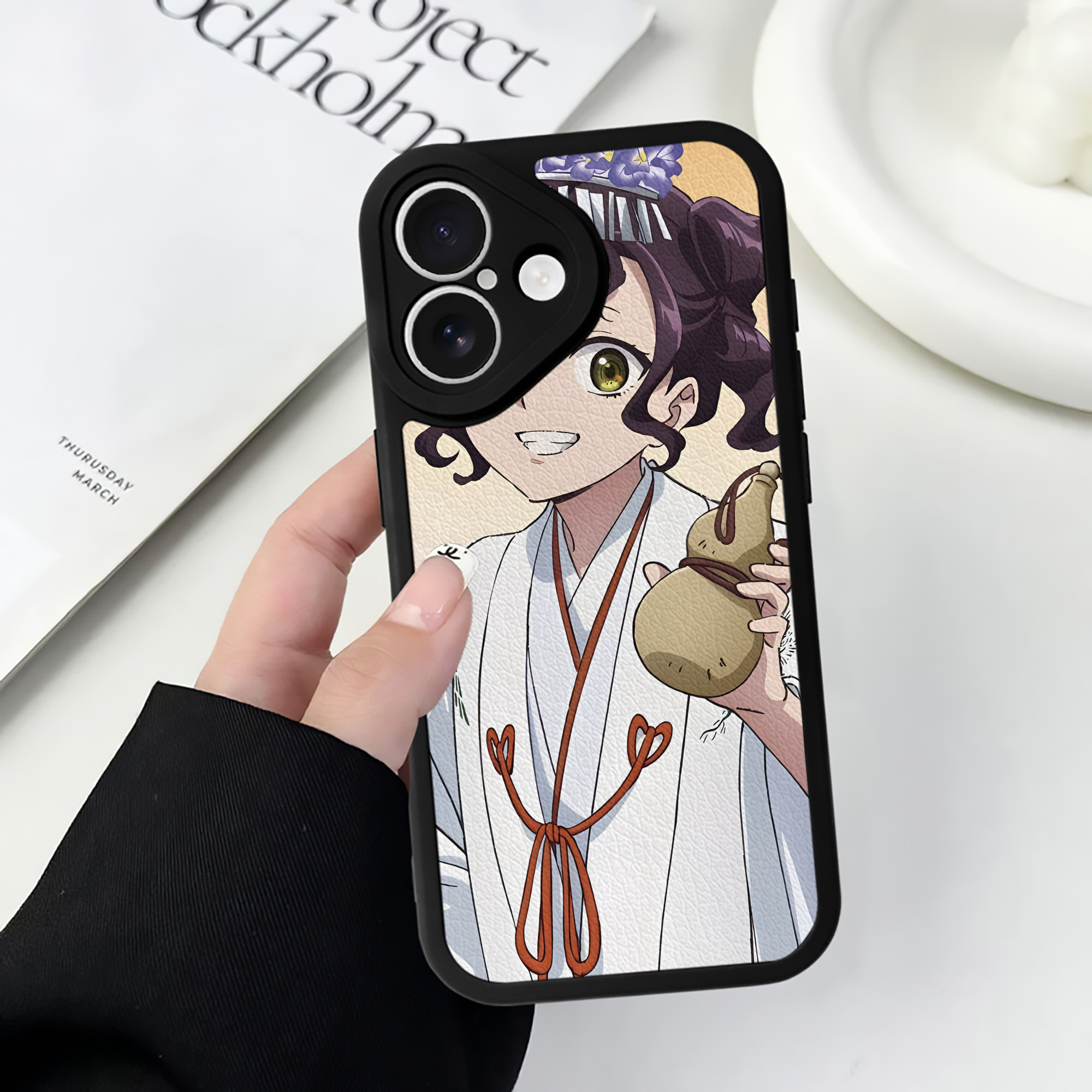 薬屋のひとりごと The Apothecary Diaries 【iPhone 16シリーズ対応】シリコンスマホケース（レザー調） 材質：シリコン